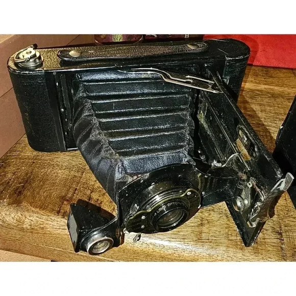 ANTIQUE CAMERAS - Picture 4 of 5